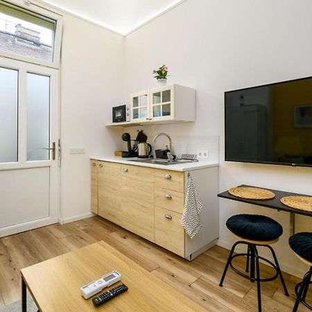Stylish Yellow Suite In The Heart Of Budapesta Exterior foto