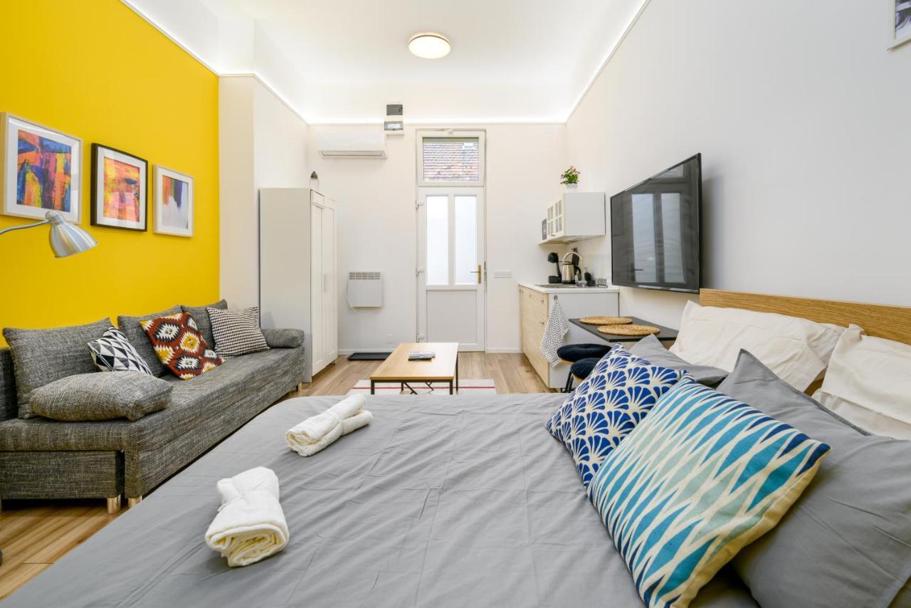 Stylish Yellow Suite In The Heart Of Budapesta Exterior foto