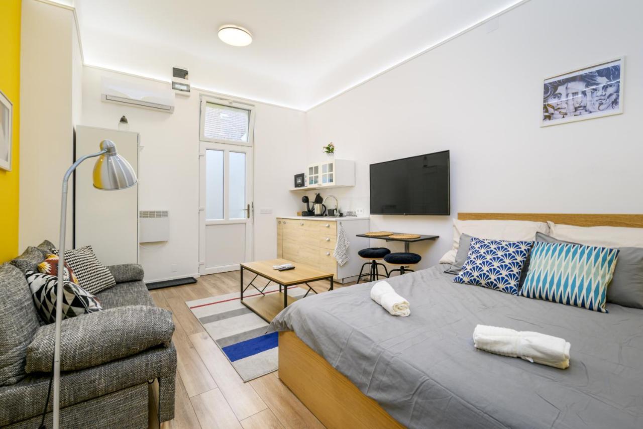 Stylish Yellow Suite In The Heart Of Budapesta Exterior foto